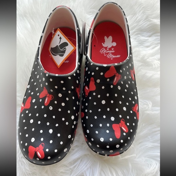 🆕Crocs Minnie Mouse Red Bow Polka Dot Print Women’s Size 5 Removable Insole - Picture 1 of 13